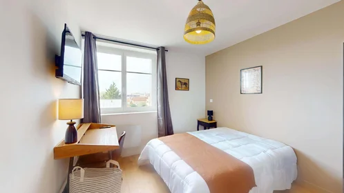 Habitación privada en 53 Rue Chanzy, 21000 Dijon, France, imagen 1 de 19