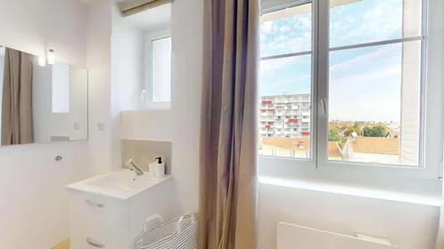 Habitación privada en 53 Rue Chanzy, 21000 Dijon, France, imagen 7 de 19