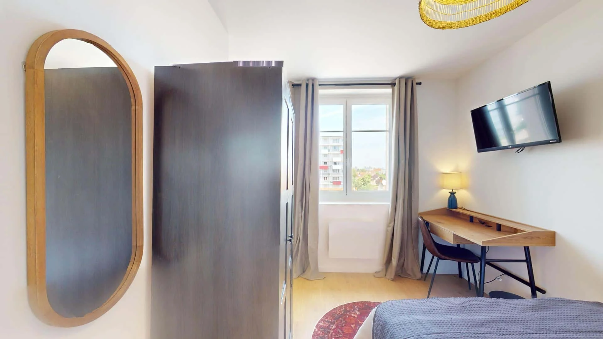 Habitación estudiantil amplia y cómoda en 