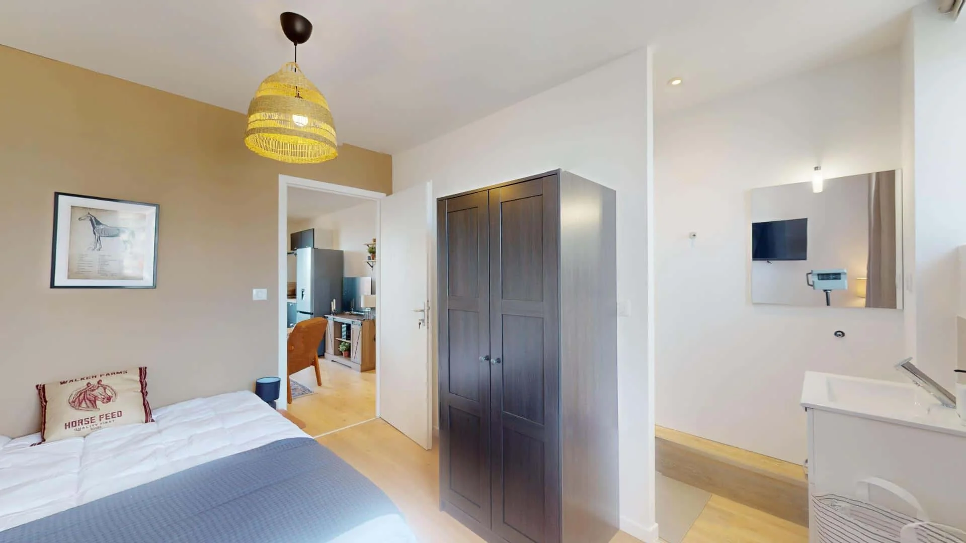 Habitación estudiantil económica cerca del campus en 