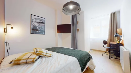 Quarto privado em 11 Rue Royet, 42000 Saint-Étienne, France, imagem 1 de 10