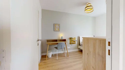 Özel oda konumu 3 Sq. Alexis Carrel, 49100 Angers, France, 5 19 görüntüsü