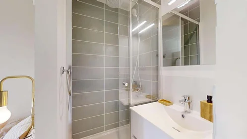 Chambre privée à 2 Rue de Wassy, 44100 Nantes, France, image 2 de 21