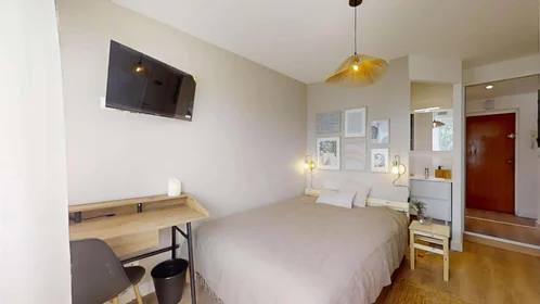 Chambre privée à 2 Rue de Wassy, 44100 Nantes, France, image 3 de 21