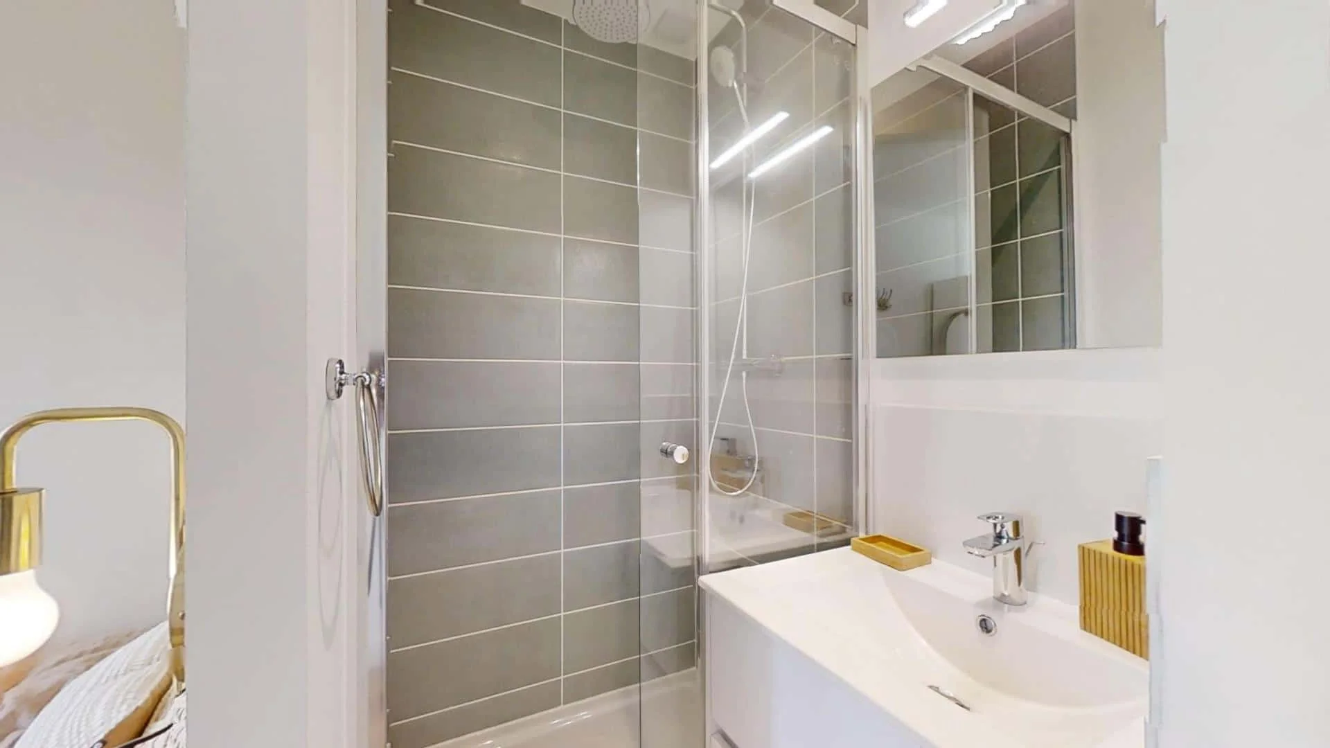 Chambre confortable pour étudiants disponible dans 