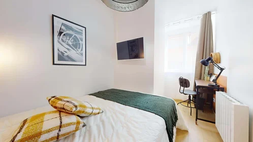 Quarto privado em 11 Rue Royet, 42000 Saint-Étienne, France, imagem 1 de 10