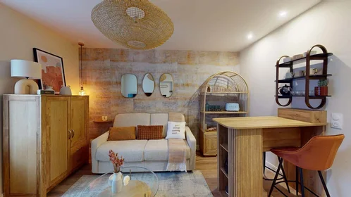Chambre privée à 32 Rue de Metz, 51100 Reims, France, image 1 de 10