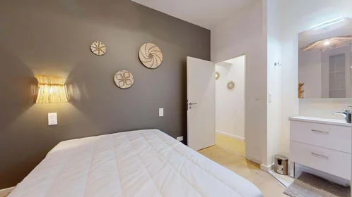 Privatzimmer in der 18 Rue Sidi Brahim, 38100 Grenoble, France, bild 1 von 18