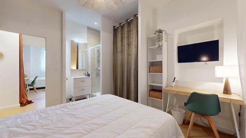 Privatzimmer in der 18 Rue Sidi Brahim, 38100 Grenoble, France, bild 3 von 18