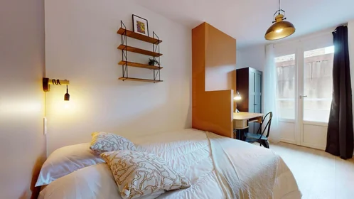 Habitación privada en 1 Rue Pierre Termier, 42100 Saint-Étienne, France, imagen 2 de 20
