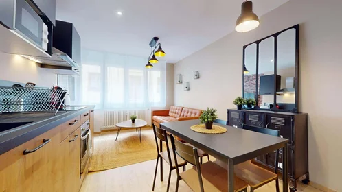 Habitación privada en 1 Rue Pierre Termier, 42100 Saint-Étienne, France, imagen 16 de 20