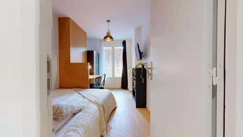 Chambre privée à 1 Rue Pierre Termier, 42100 Saint-Étienne, France, image 3 de 20