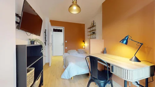 Chambre privée à 1 Rue Pierre Termier, 42100 Saint-Étienne, France, image 7 de 20