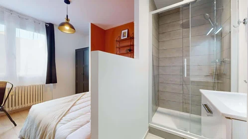 Chambre privée à 1 Rue Pierre Termier, 42100 Saint-Étienne, France, image 3 de 20