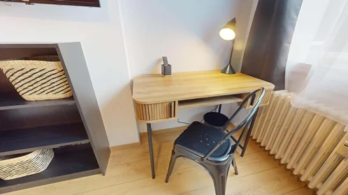 Habitación privada en 1 Rue Pierre Termier, 42100 Saint-Étienne, France, imagen 9 de 20