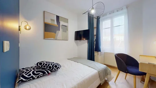 Privatzimmer in der 50 Rue Saint-Maurice, 69008 Lyon, France, bild 1 von 18