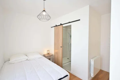Prywatny pokój 4 Pl. Sainte-Clotilde, 51100 Reims, France, obraz 1 14