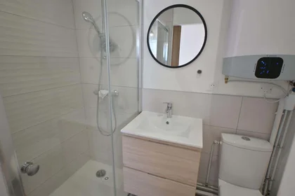 Prywatny pokój 4 Pl. Sainte-Clotilde, 51100 Reims, France, obraz 3 14