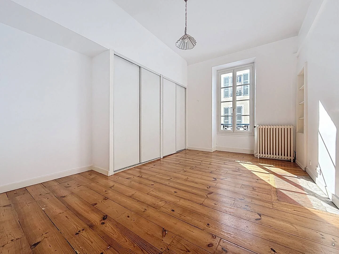 Quarto de estudante funcional perfeito para estudar em 