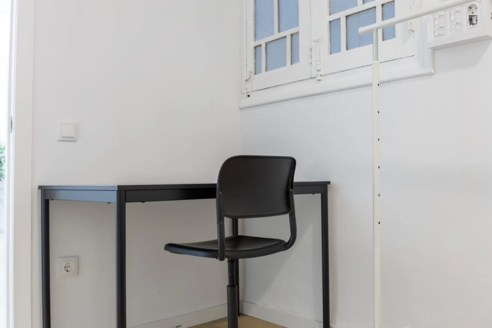 Stanza per studenti luminosa e ariosa con facile accesso all'università a