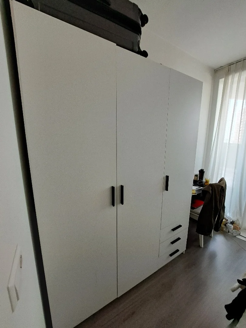 Öğrenciler için rahat oda  bölgesinde mevcut