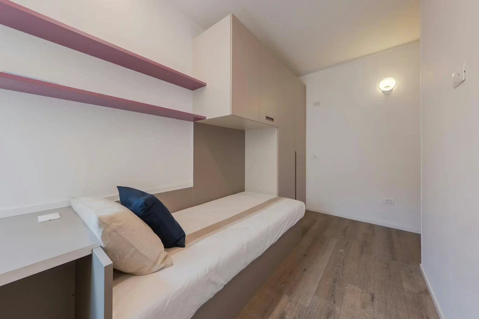 Bright and airy student room with easy university access in