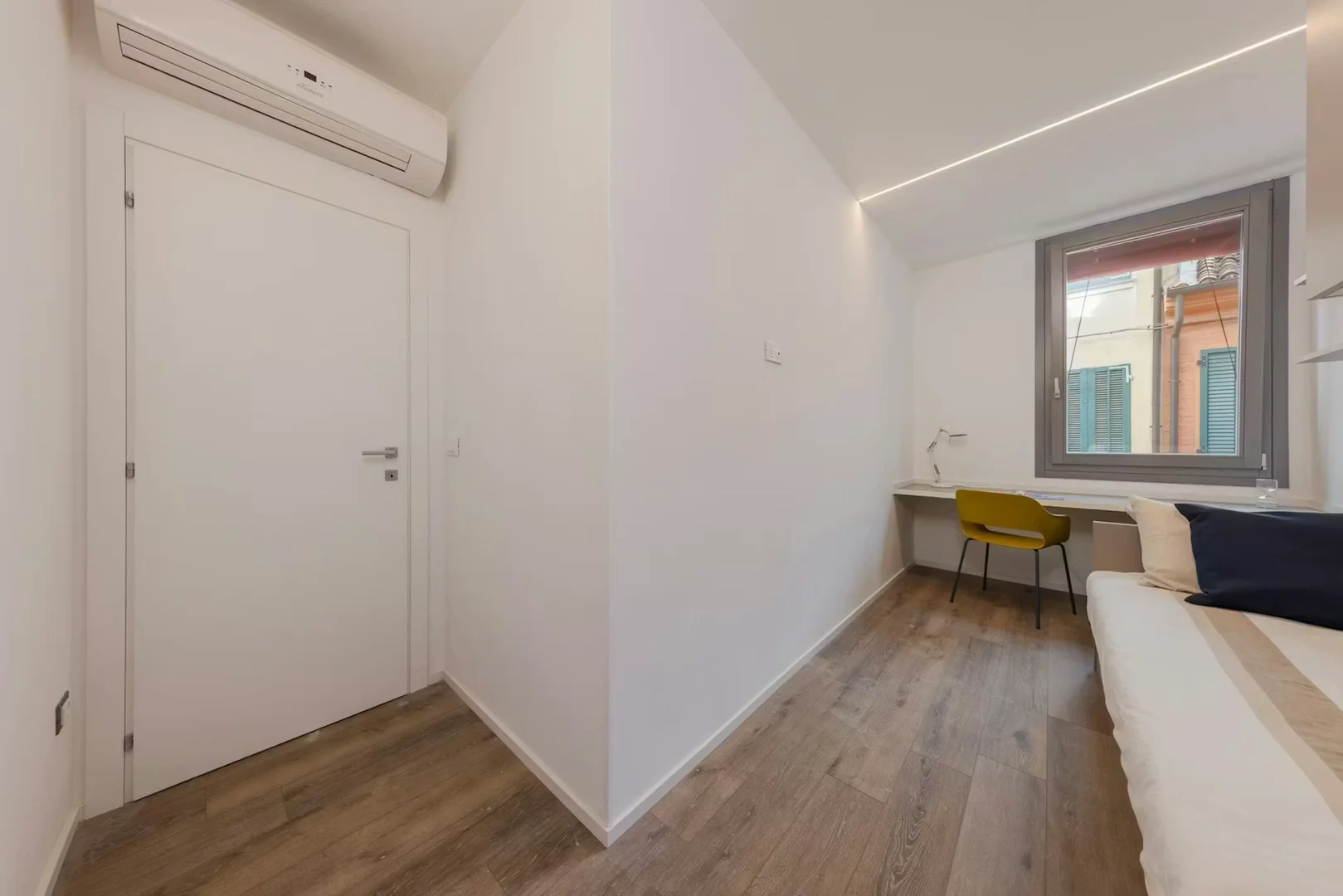 Functional student room perfect for studying in