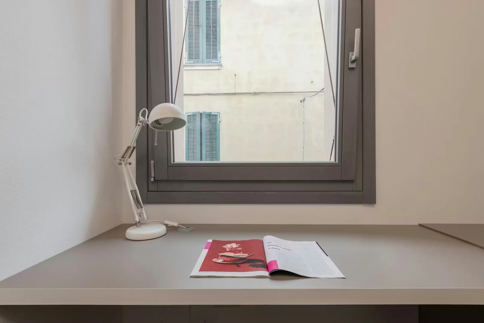 Quarto de estudante confortável e espaçoso em 