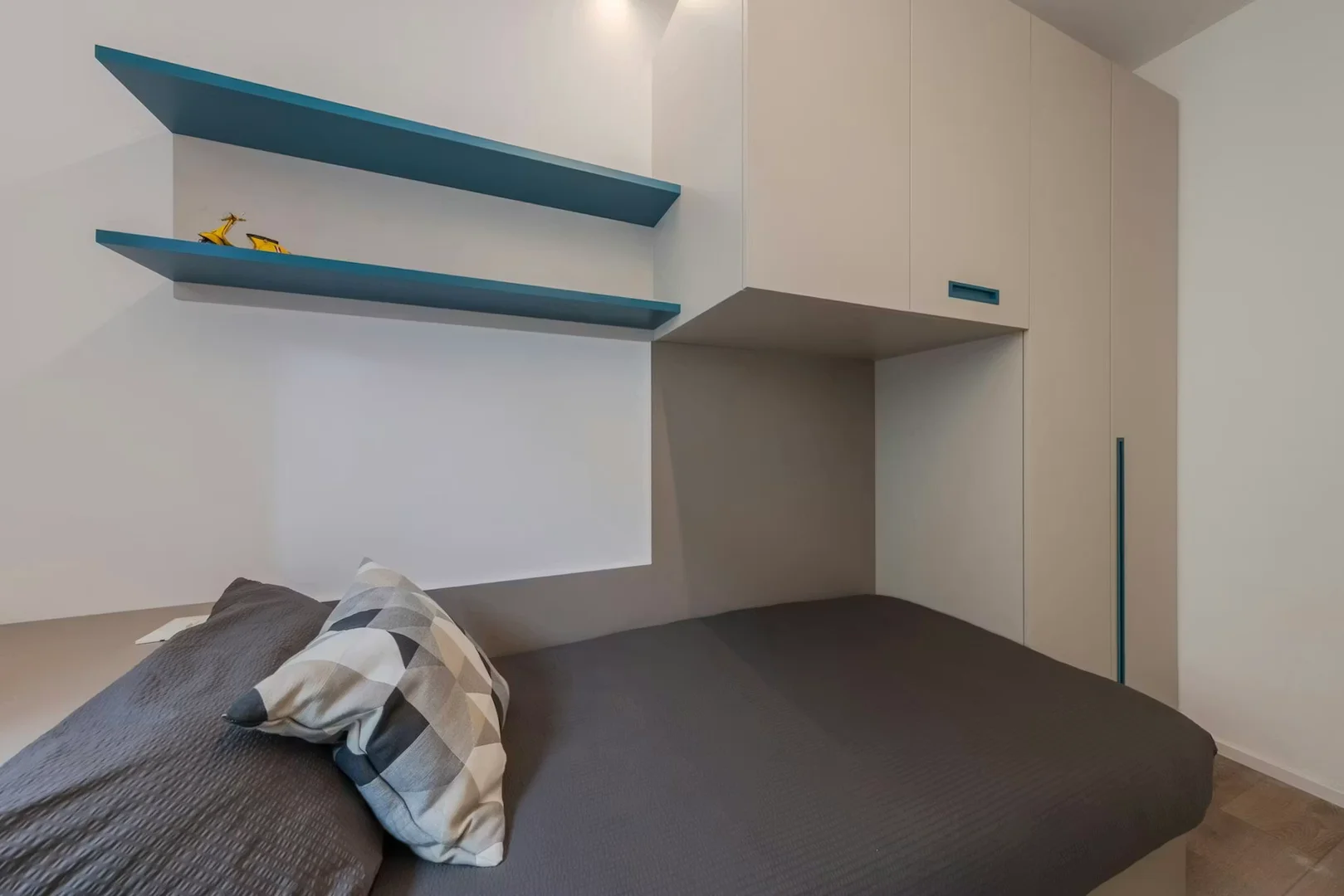 Quarto de estudante confortável e espaçoso em 