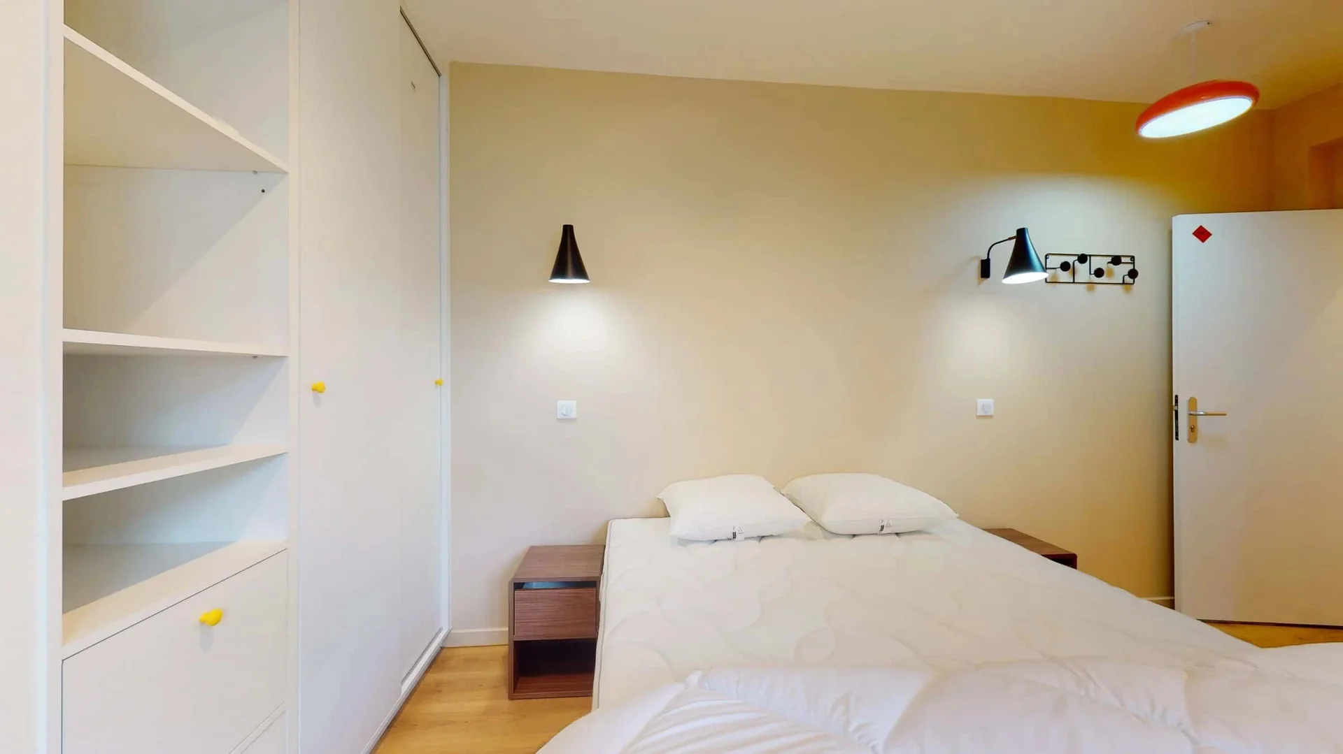 Funktionelles Studentenzimmer perfekt zum Studieren in 