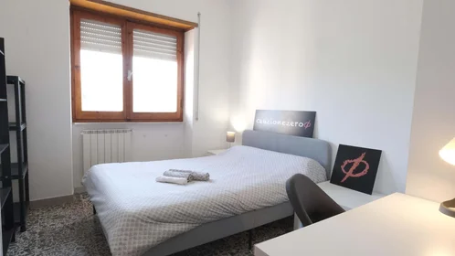Quarto privado em Via Savoia, 15, 07100 Sassari SS, Italy, imagem 1 de 29