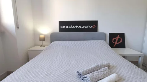 Quarto privado em Via Savoia, 15, 07100 Sassari SS, Italy, imagem 6 de 29