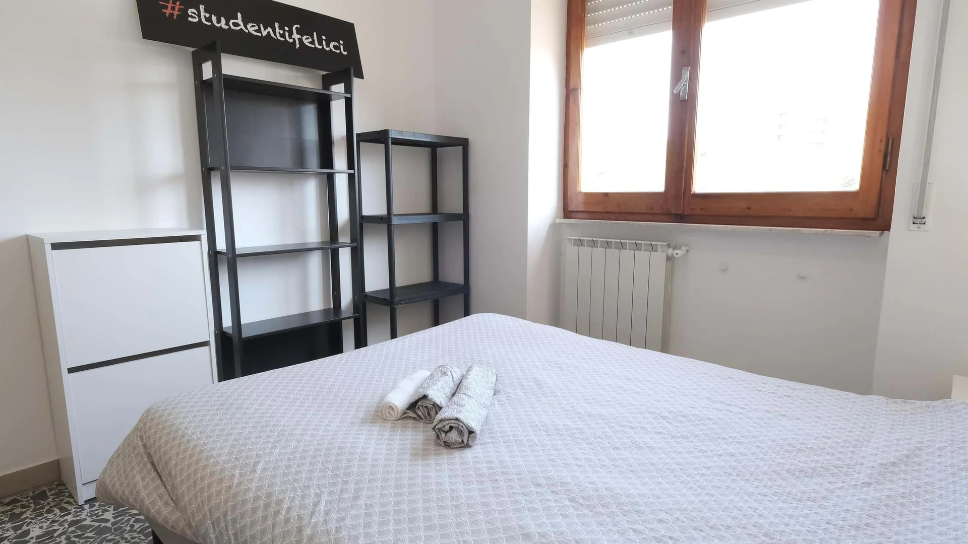 Helles und luftiges Studentenzimmer mit einfachem Zugang zur Universität in