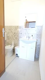 Quarto privado em Via Savoia, 15, 07100 Sassari SS, Italy, imagem 26 de 39
