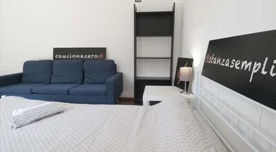 Quarto privado em Via Savoia, 15, 07100 Sassari SS, Italy, imagem 5 de 29