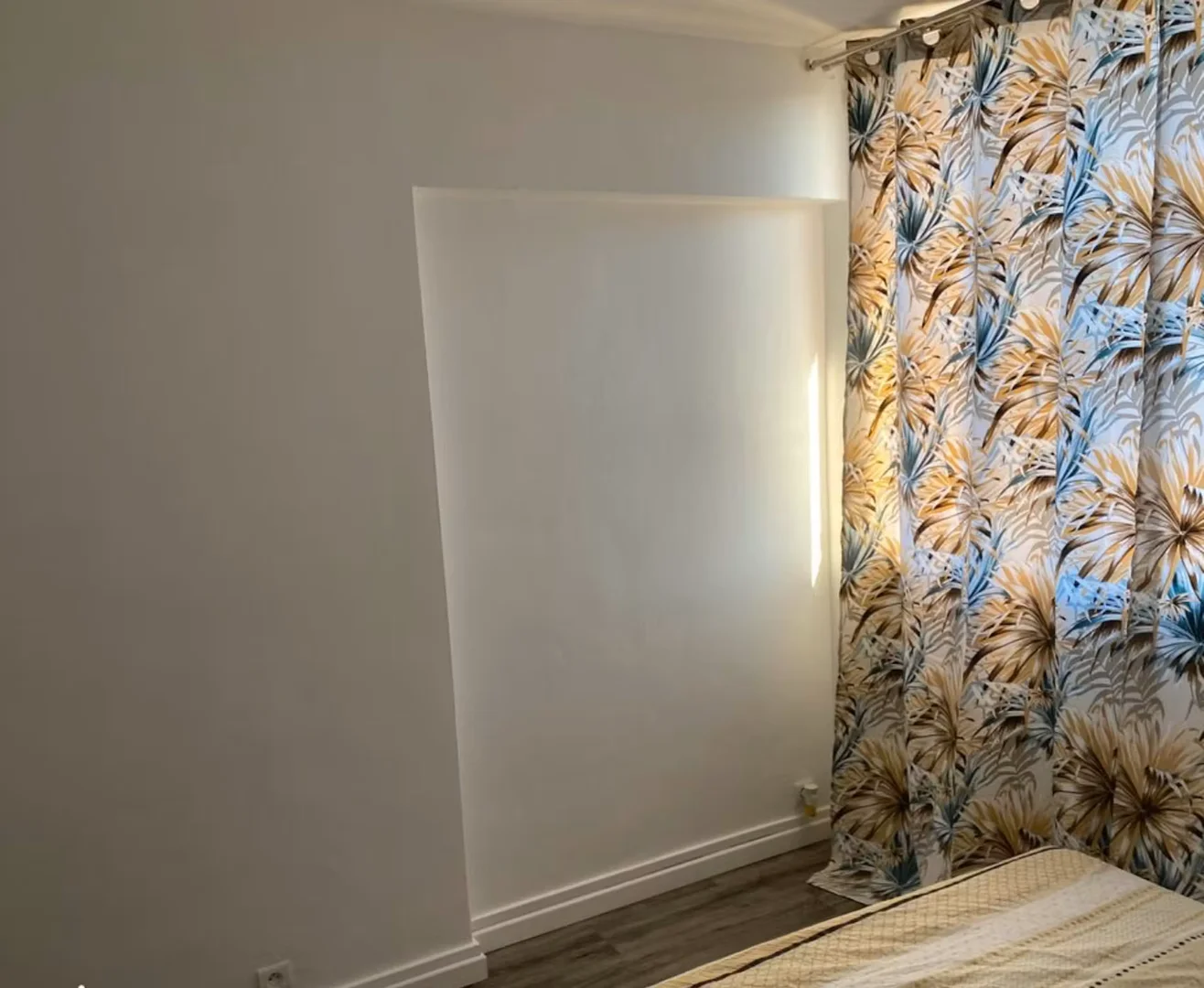 Quarto de estudante económico perto do campus em 