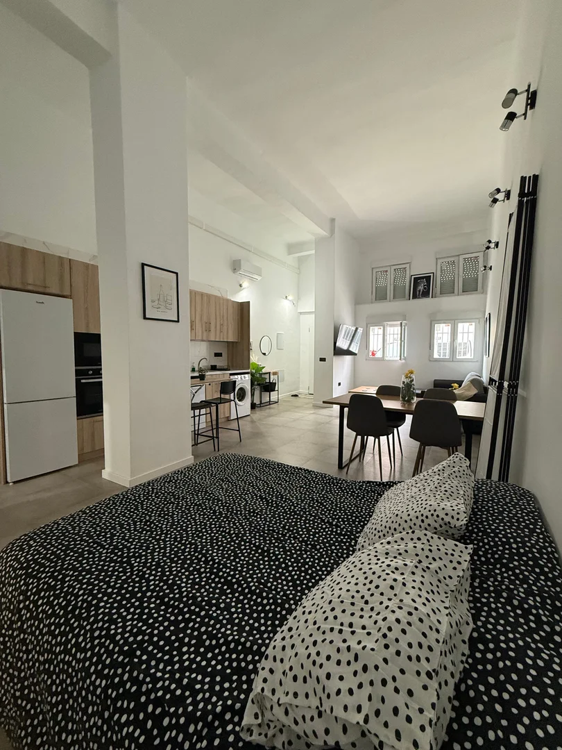 Quarto de estudante económico com localização conveniente em 
