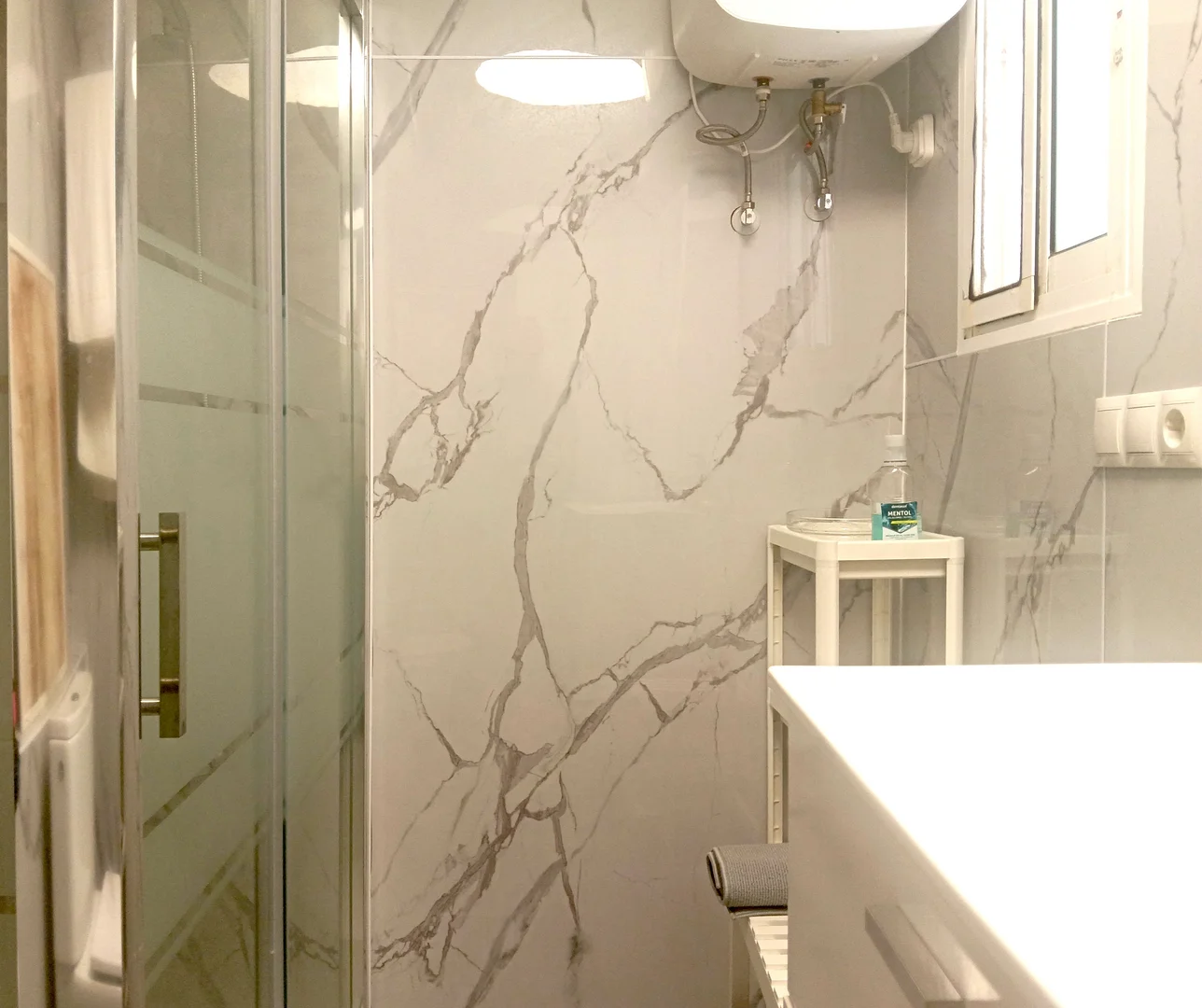 Quarto para alugar em apartamento de estudantes em , totalmente mobilado