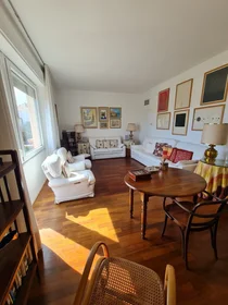 整套公寓 在 Viale Luigi Merello 44, 33的图像1