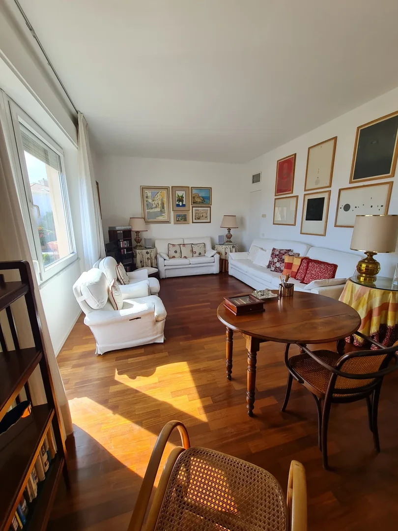 Viale Luigi Merello 44
