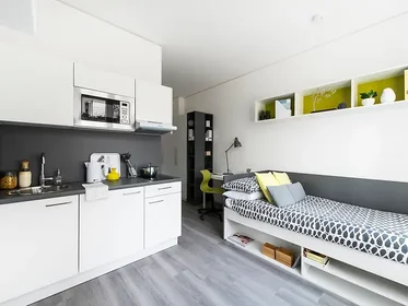 Studio in residence at Mainzer Landstraße 235, image 1 of 7