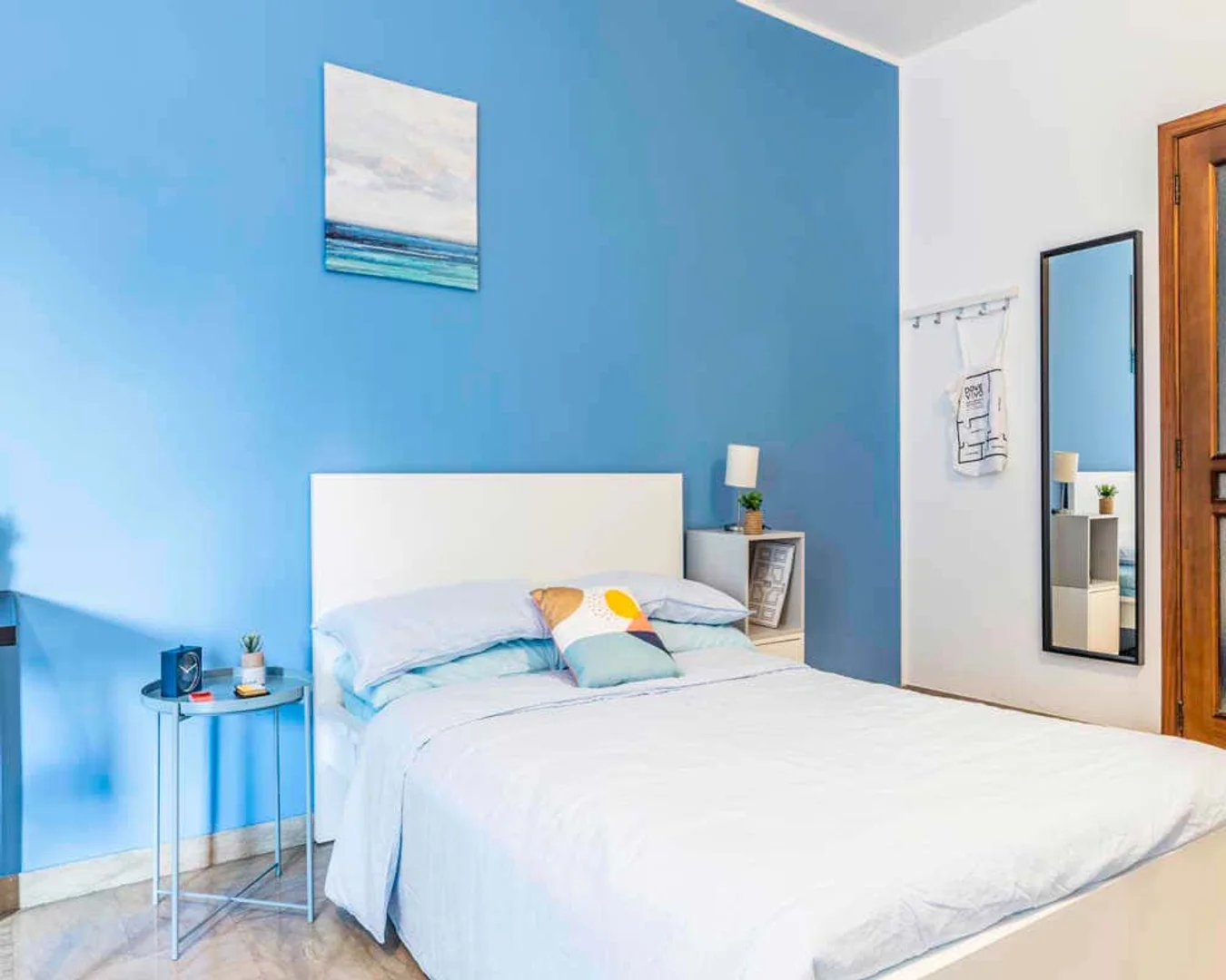 Room for rent in student apartment in , fully furnished