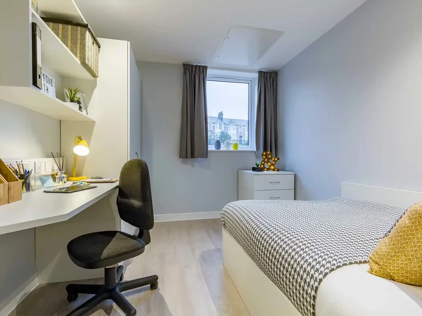 Economical student room with convenient location in 