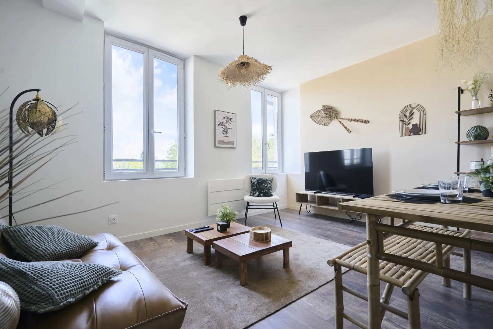 Comfortable and spacious student room in