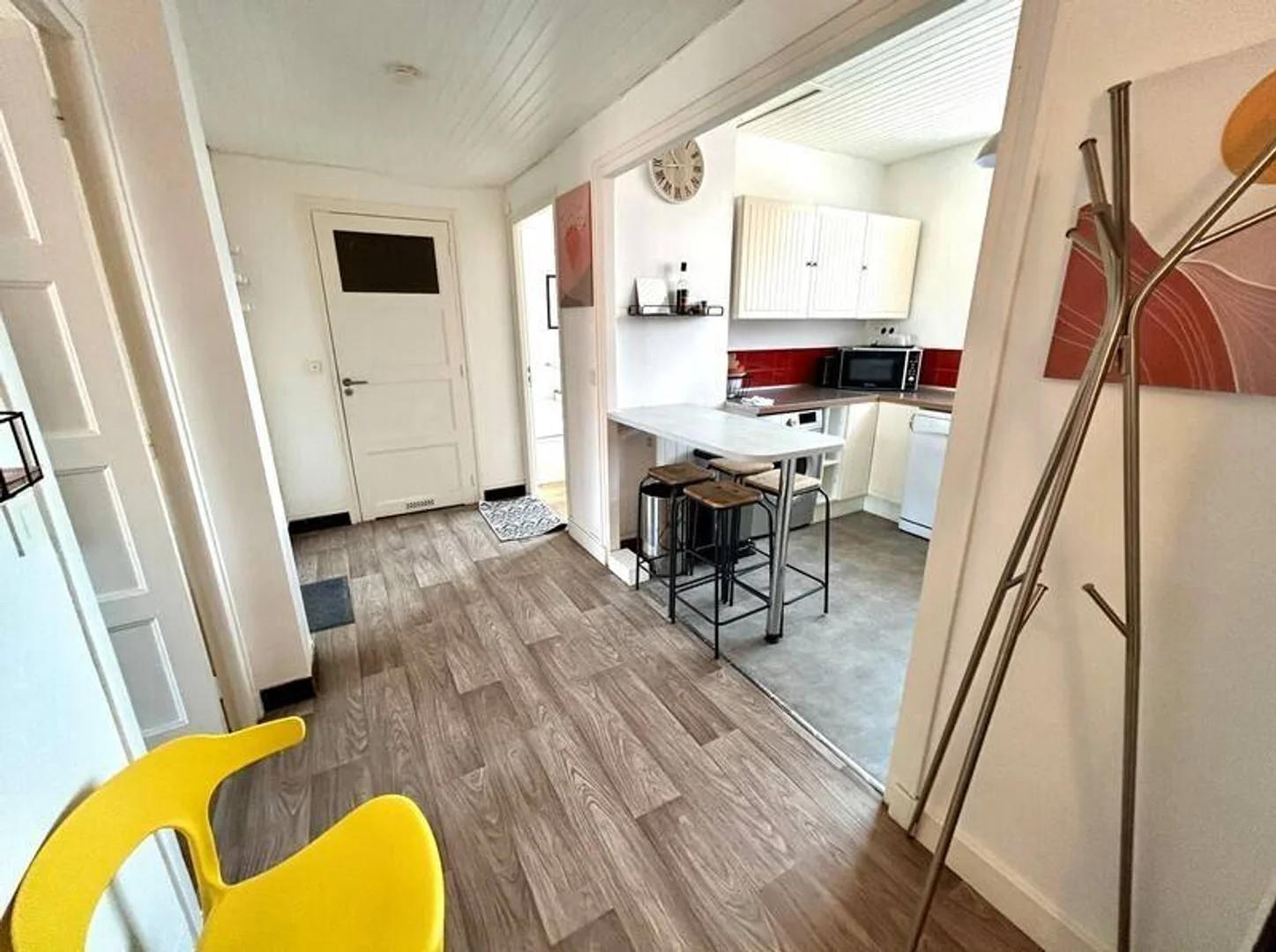 'de öğrenci dairesinde, tamamen mobilyalı kiralık oda