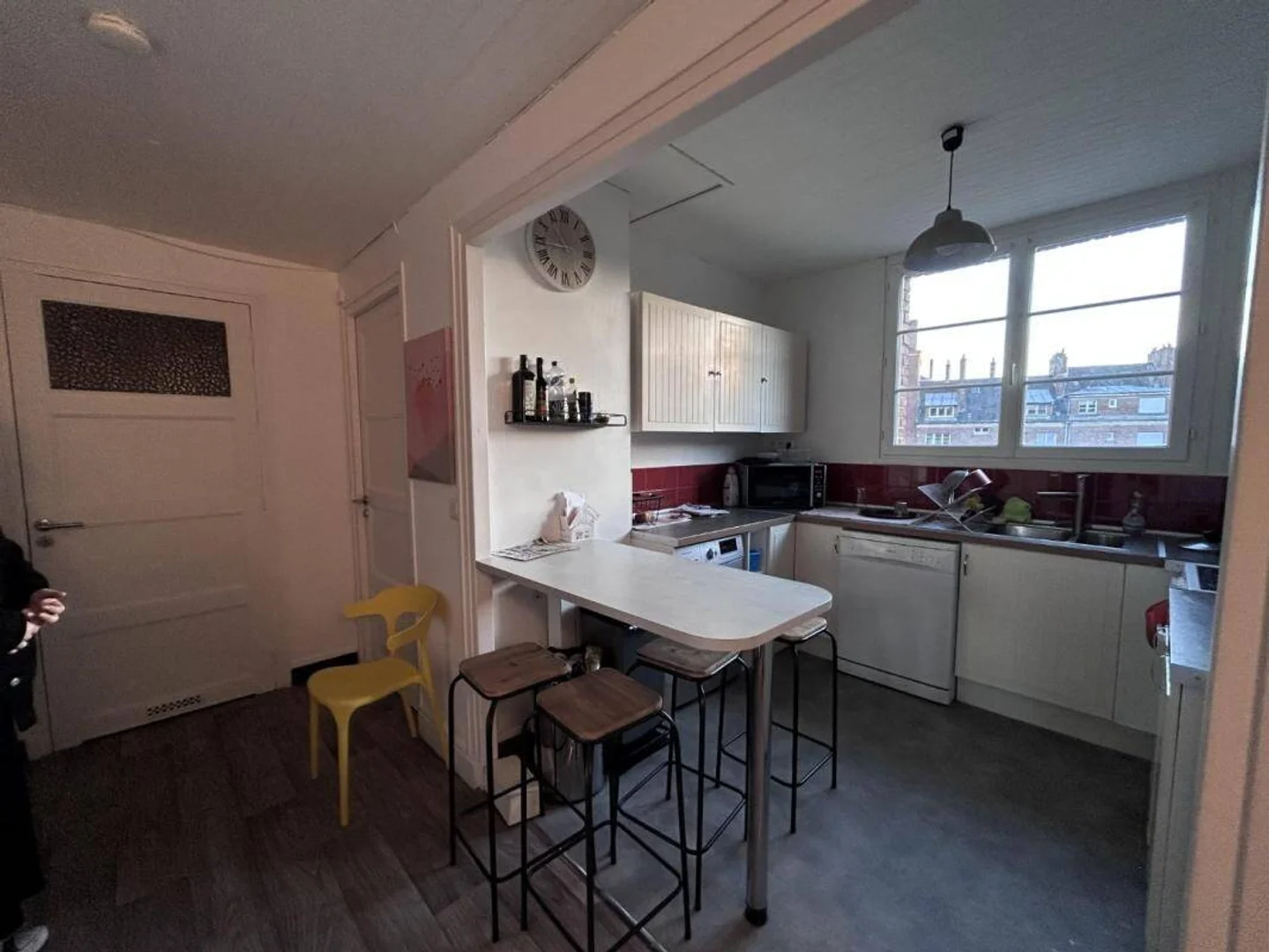'de öğrenci dairesinde, tamamen mobilyalı kiralık oda