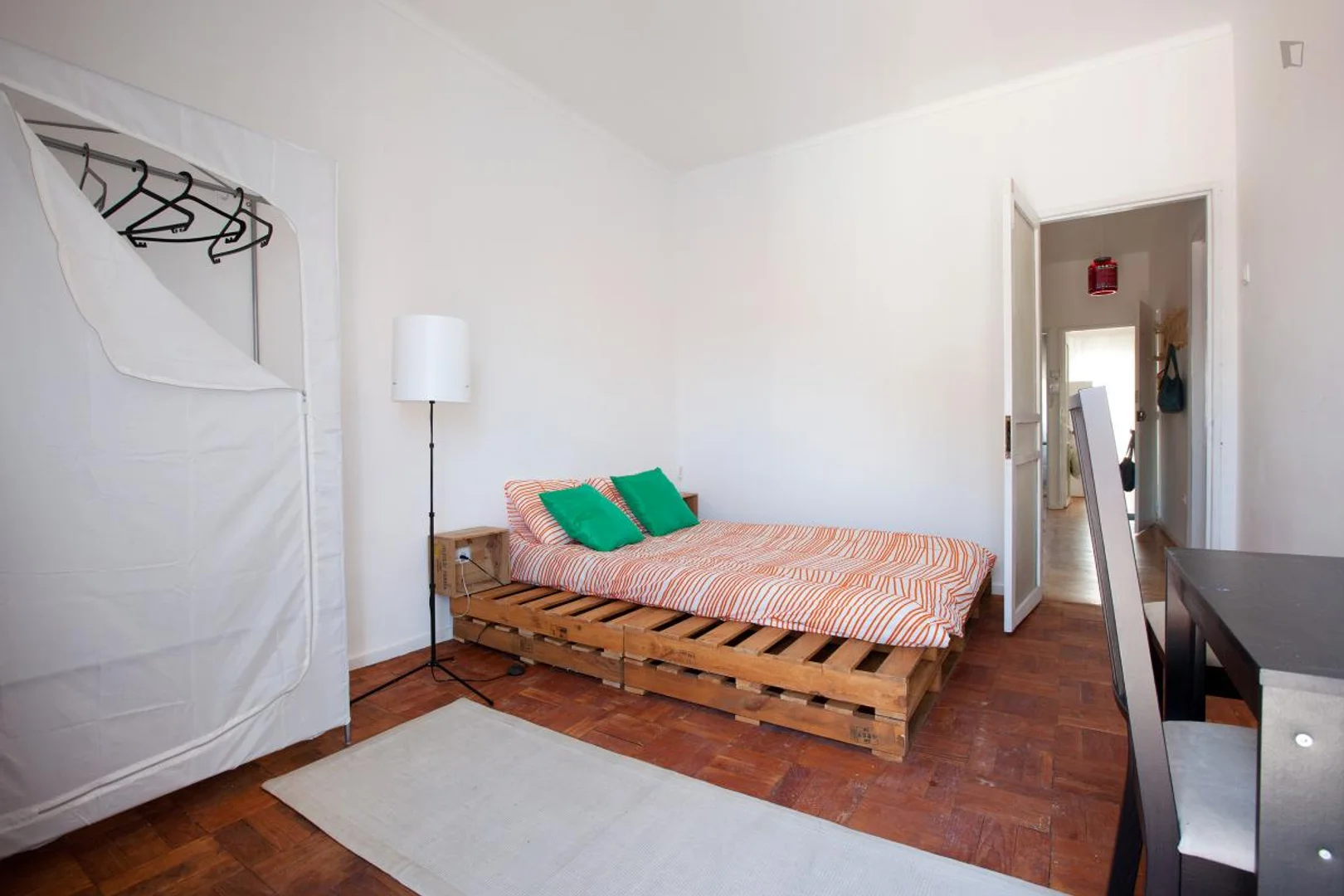 Economical student room with convenient location in 