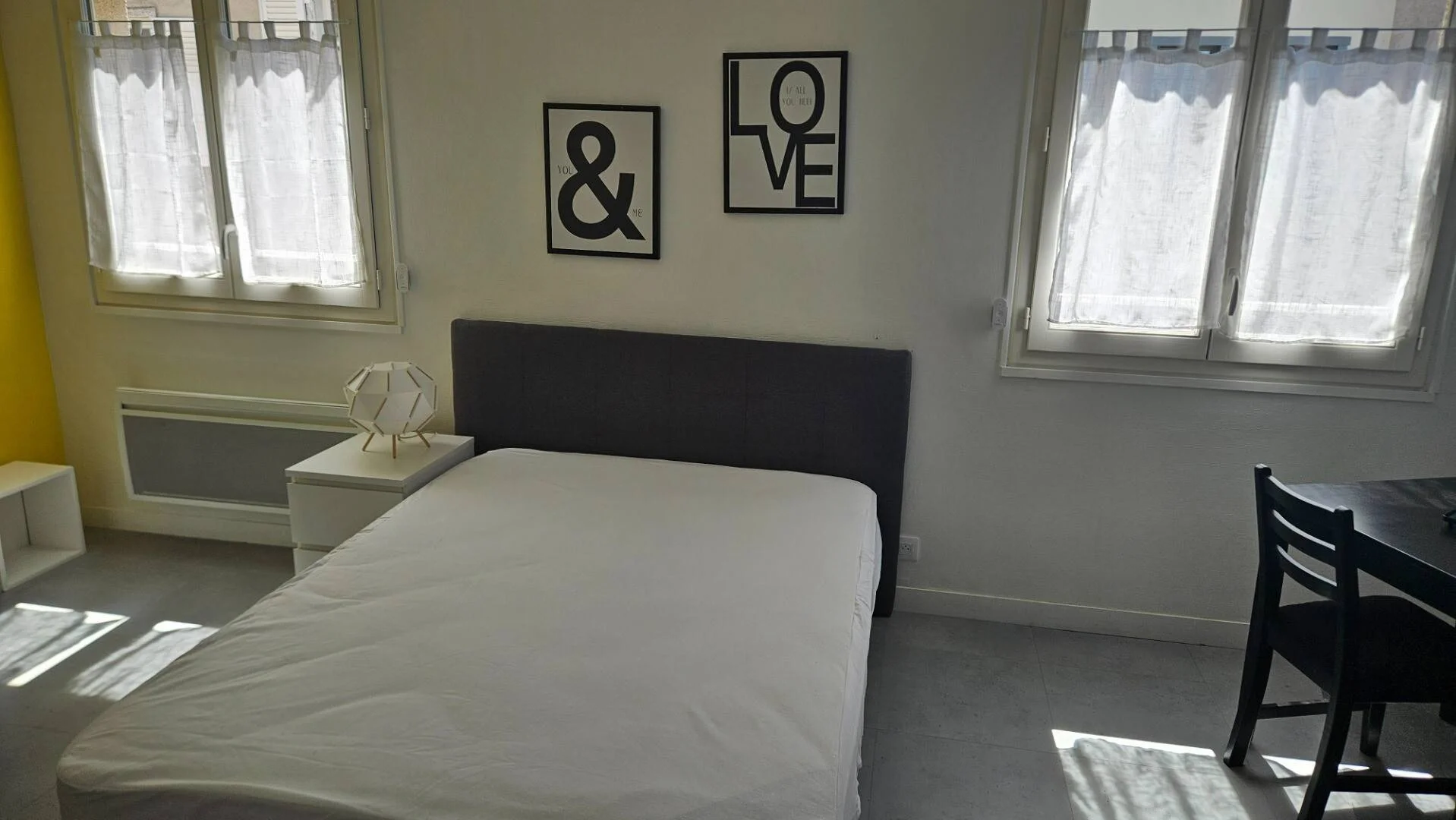 'de öğrenci dairesinde, tamamen mobilyalı kiralık oda