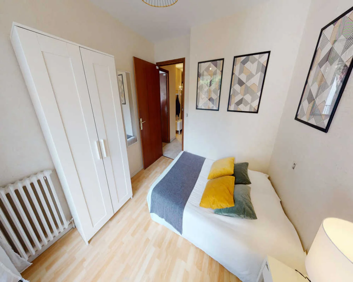 Quarto acolhedor para estudantes disponível em 