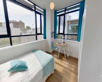 Private room at Avenue Sainte-Anne, image 2 of 24